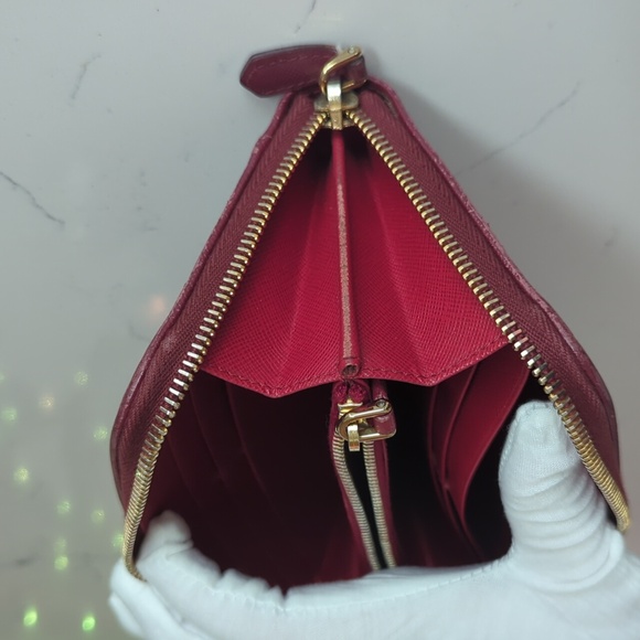 Prada Saffiano zippy wallet - Picture 16 of 17